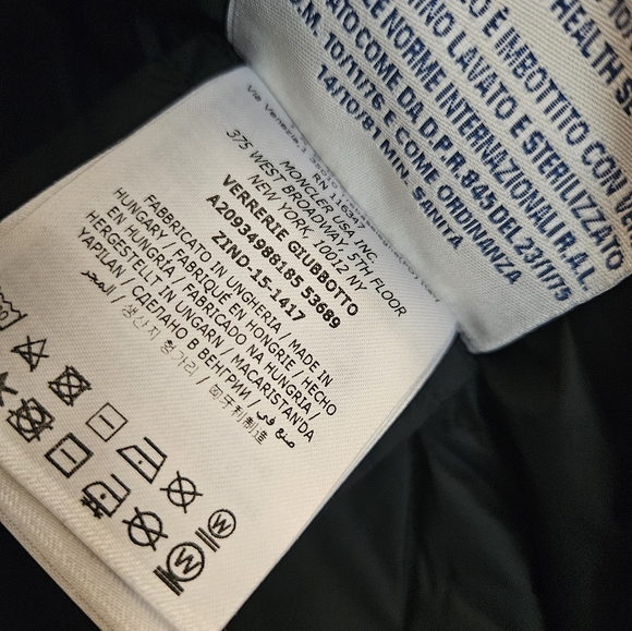 Beautiful Moncler knee-length quilted down coat with mock neck, dual zip pockets - Picture 9 of 11